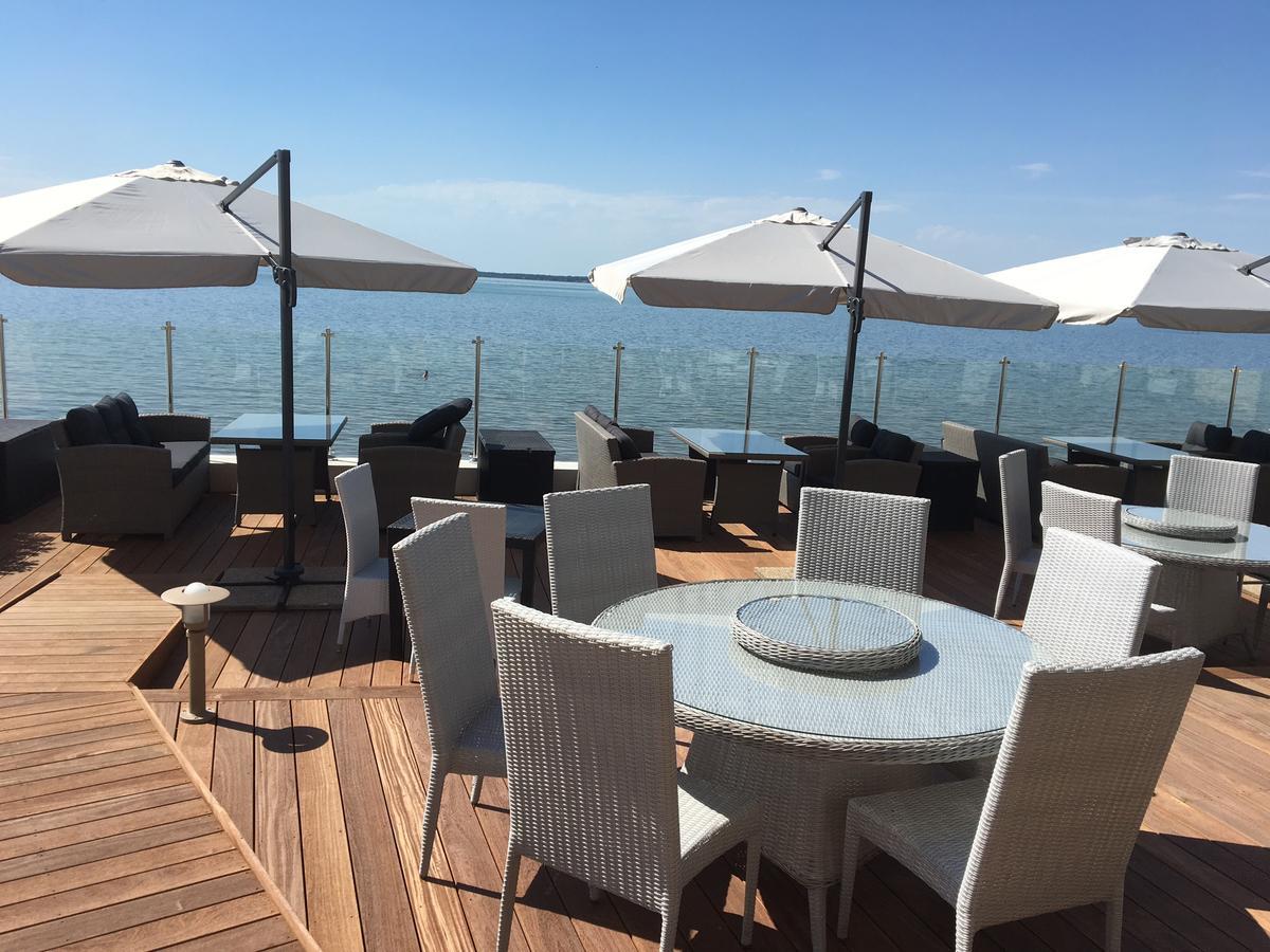 Beach Hotel - Le Grand Chalet รงซี-เลส์-แบ็งส์ ภายนอก รูปภาพ